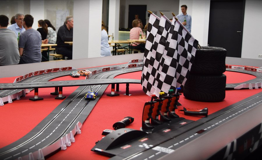Leihbahn.de - Mieten Sie Ihre individuelle Slotcar Bahn - Firmenfeier